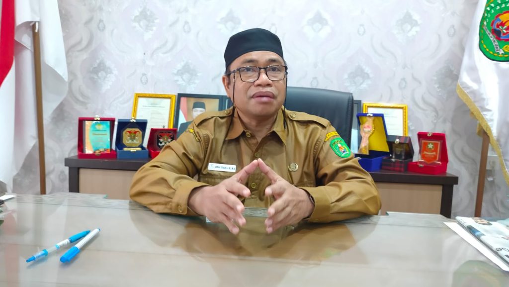 Achmad Junaidi, Kepala Dinas (Kadis) Pengendalian Penduduk dan Keluarga Berencana (PPKB) Kutai Timur (Kutim) saat diwawncarai di Ruang Kerja, Senin (27/5/2024).