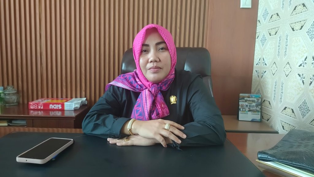 Leni Angriani, Anggota Komisi B DPRD Kutim saat ditemui diruang kerjanya, Senin (27/5/2024)