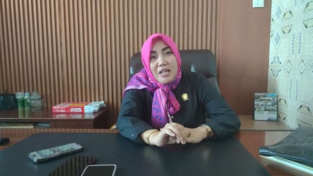 Leni Anggraini, Anggota Komisi B DPRD Kutim saat ditemui diruang kerjanya, Senin (27/5/2024)