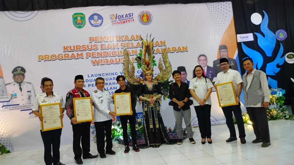 Pemkab Kutai Timur mendapatkan Sertifikat HKI dari KemenkumHAM RI