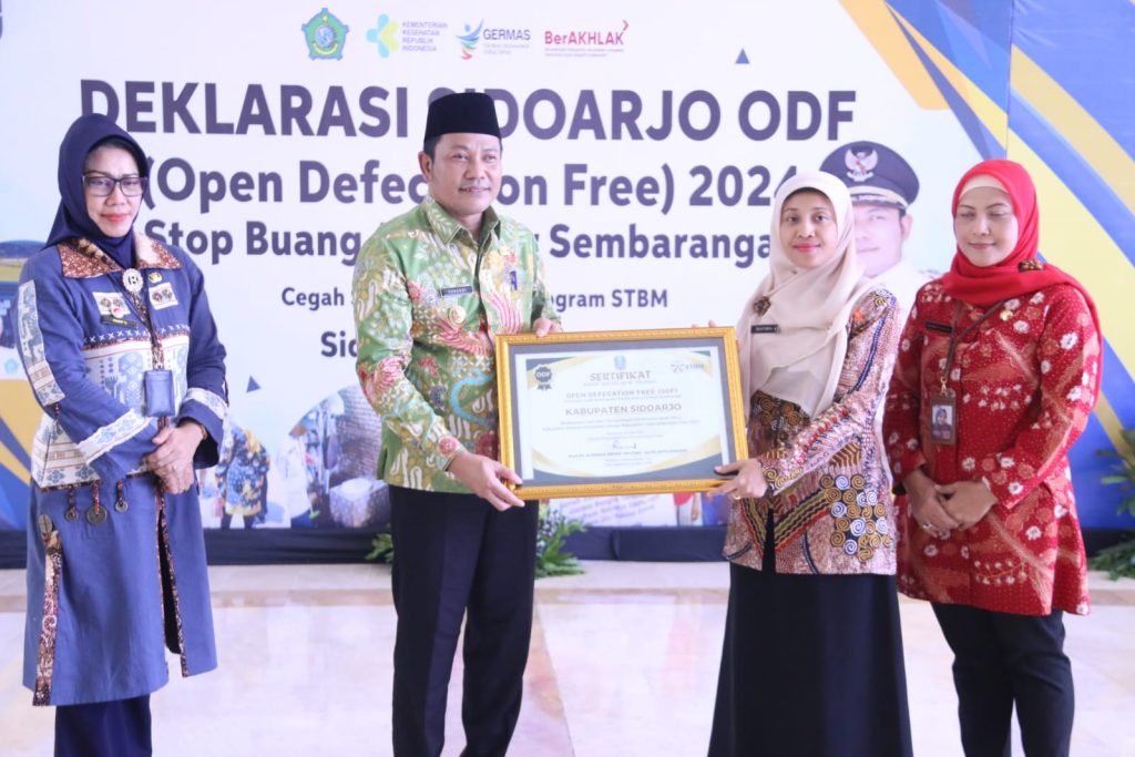 Plt Bupati Sidoarjo, Subandi mendapatkan sertifikat sebagai wilayah ODF oleh Tim Verifikasi Pemprov Jatim di Pendopo Delta Wibawa, Kamis (30/5/2024).