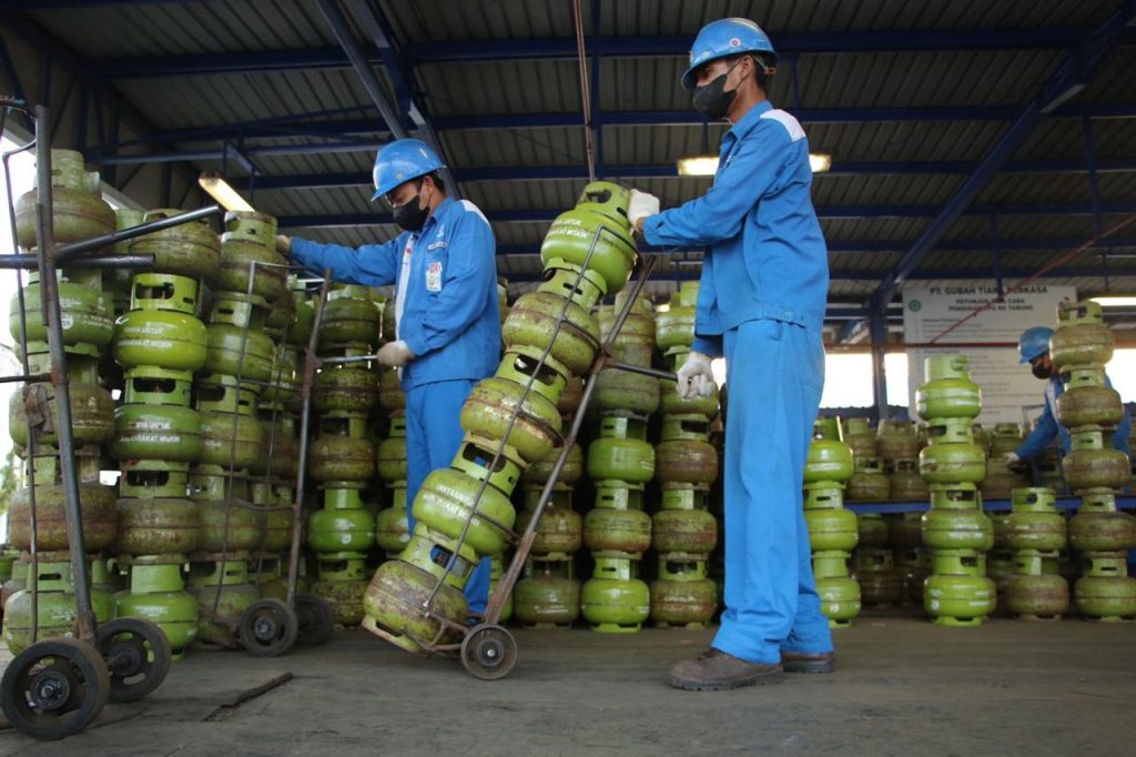 Gas Melon yang Diburu Warga dan Dipermainkan Pihak Tertentu