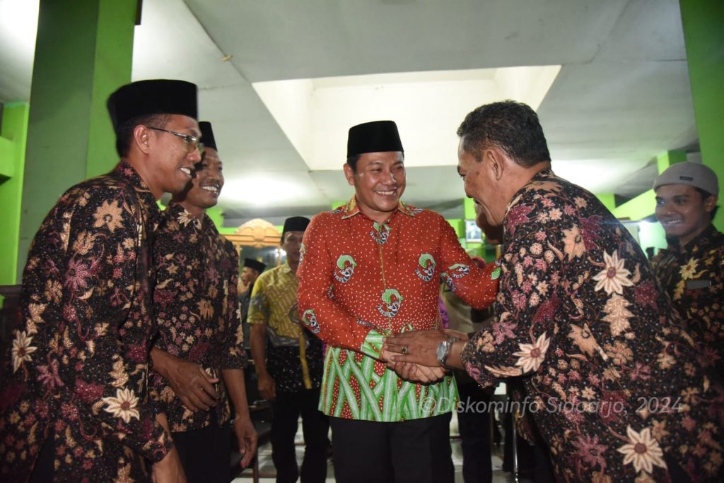 Plt Bupati Sidoarjo Subandi Tingkatkan Kesejahteraan Anggota BPD Subandi, Plt Bupati Sidoarjo saat menghadiri PBPD se- Kecamatan Porong periode 2024-2028