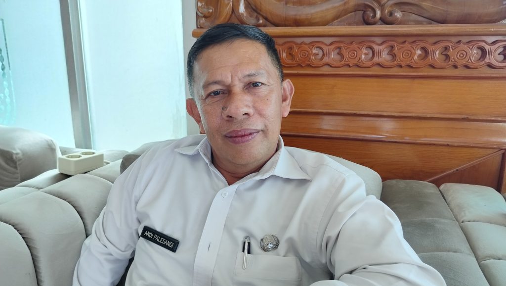 Kebutuhan TPA Mendesak, DLH Kutim Rencanakan Pembangunan di Beberapa Kecamatan Andi Palesangi, Sekretaris Dinas Lingkungan Hidup saat diwawancarai di Gedung DPRD Kutim, Rabu (12/6/2024) (Ahmad/GOnews)