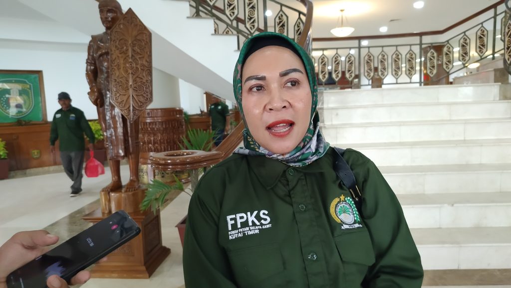 Anggota DPRD Kutai Timur, Fitriyani menghadiri Pelantikan pengurus Forum Petani Kelapa Sawit (FPKS) Kutai Timur periode 2024-2029