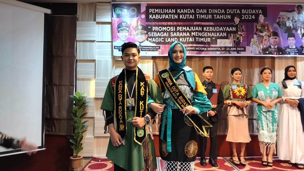 Aflinizar dan Nurul, Duta Budaya Kutim 2024, Misi Besar untuk Magic Land Kutim Aflinizar Julianur Fajar dan Nurul Khairiya terpilih sebagai Kanda dan Dinda Budaya Kutim di Hotel Victoria Sangatta, Sabtu (22/6/2024) (Ahmad/Gonews.id)