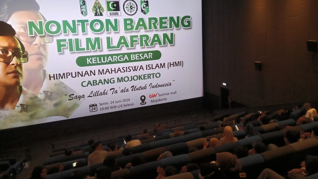 Kebersamaan dalam Nobar: HMI Mojokerto Ajak Kader dan Alumni Menghayati Perjuangan Lafran Pane