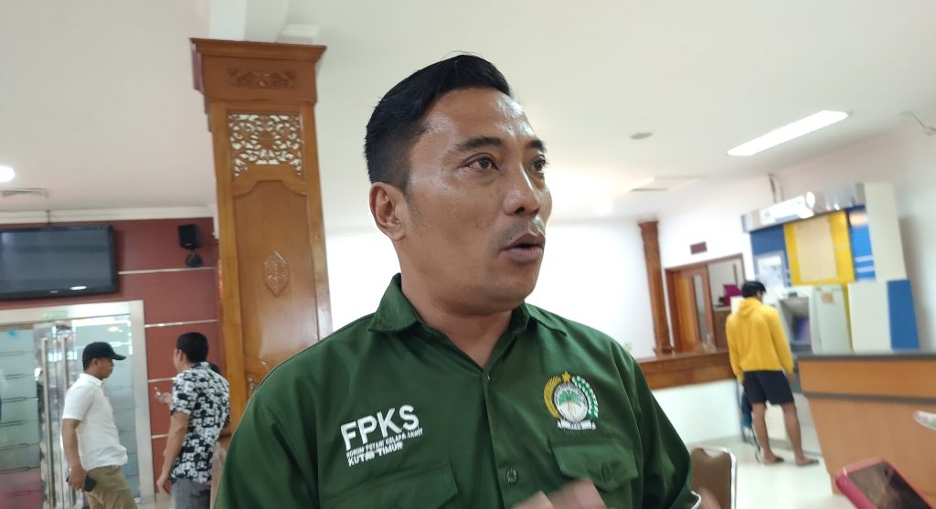 Nasaruddin, Ketua FPKS Kutim saat diwawancarai di Kantor Bupati Kutim, Sabtu (22/6/2024)