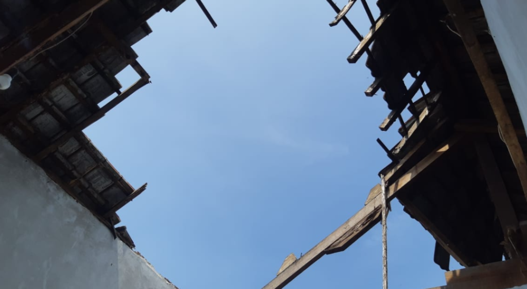 Kondisi rumah Choirul Ali Abidin warga Dusun Tanjunganom, Bulurejo, Diwek, Jombang. (Anggit/GOnews.id)