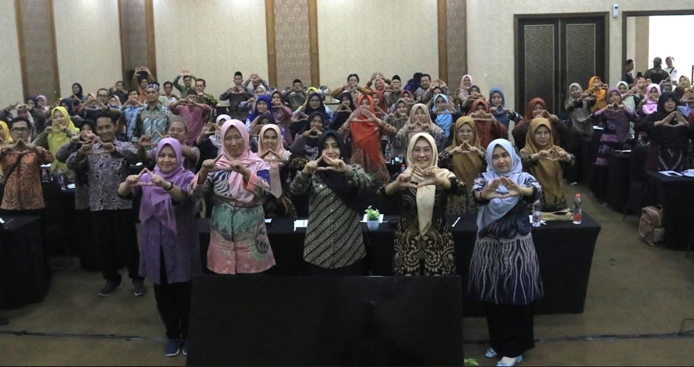Dorong Sekolah Sehat, Bupati Ikfina Galakkan Program Trias UKS/M Ikfina Fahmawati, Bupati Mojokerto