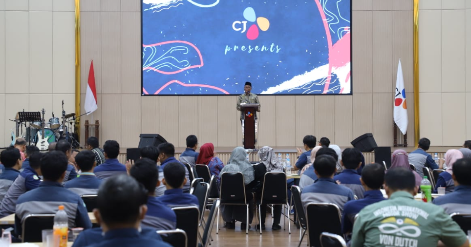 Sugiat: Jombang Ramah Investasi Sugiat, Pj Bupati Jombang melakukan kunjungan kerja (kunker) di PT Cheil Jedang Indonesia (CJI) Ploso, Jumat (14/06/24) (Humas)