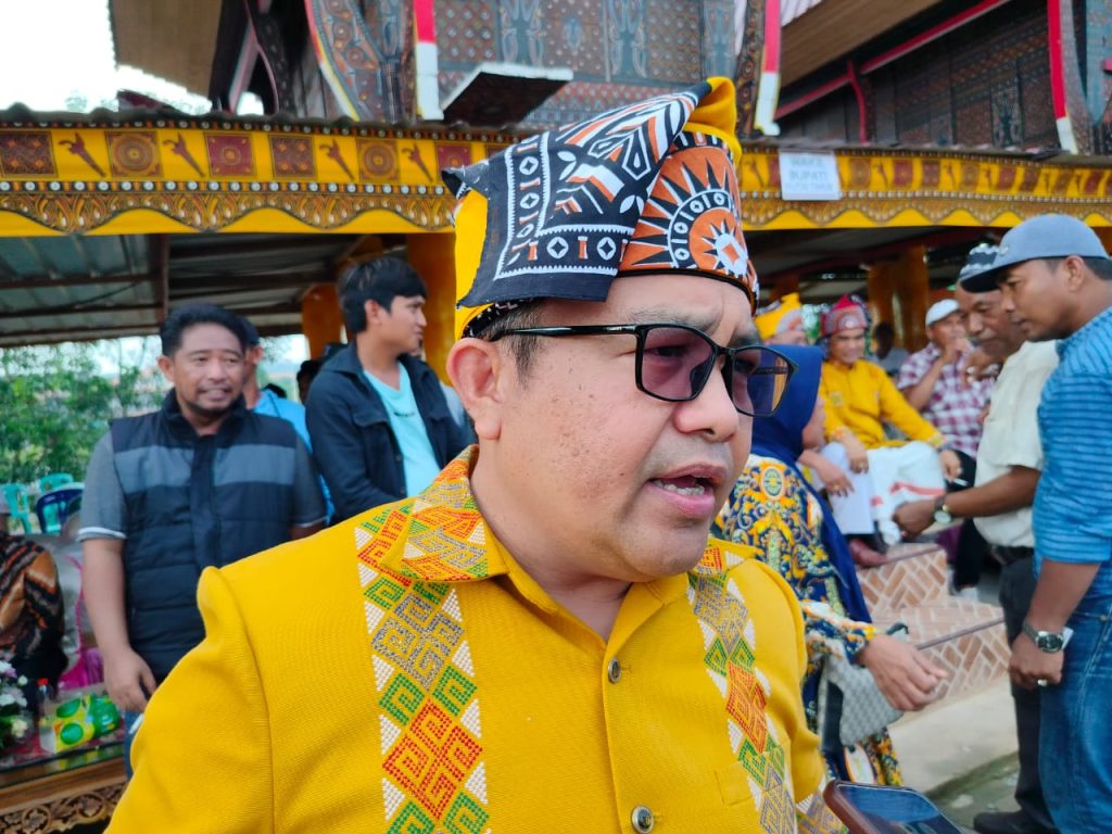 dr. Novel Tyty Paembonan, Anggota Komisi C DPRD Kutim saat diwawacarai usai pelantikan pengurus IKAT Kutim di Rumah Adat Toraja, Sabtu (1/6/2024) (Ahmad/GOnews.id)