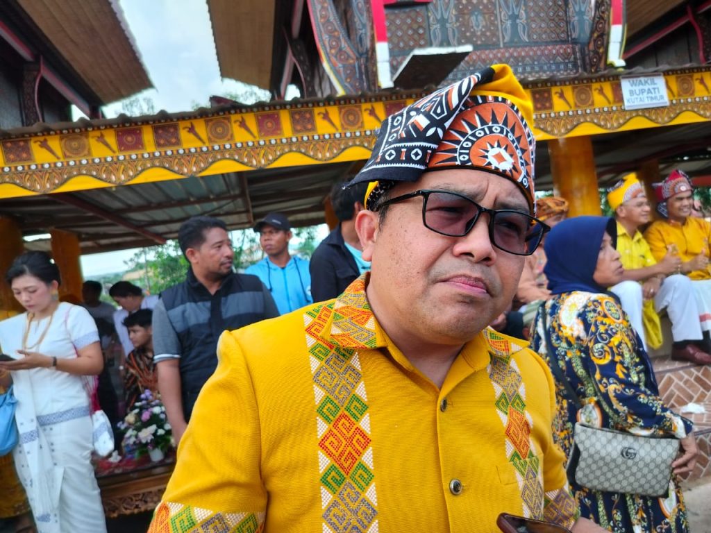 dr. Novel Tyty Paembonan, Anggota DPRD Kutim