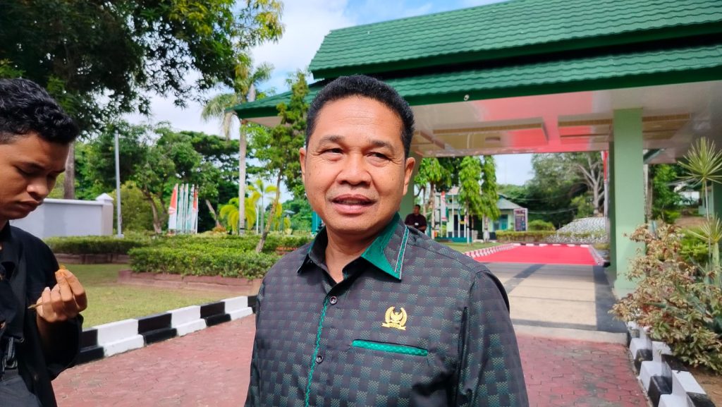 Joni, Ketua DPRD Kutim saat diwawacarai di Kodim 0909/KTM, Sabtu (8/5/2024)