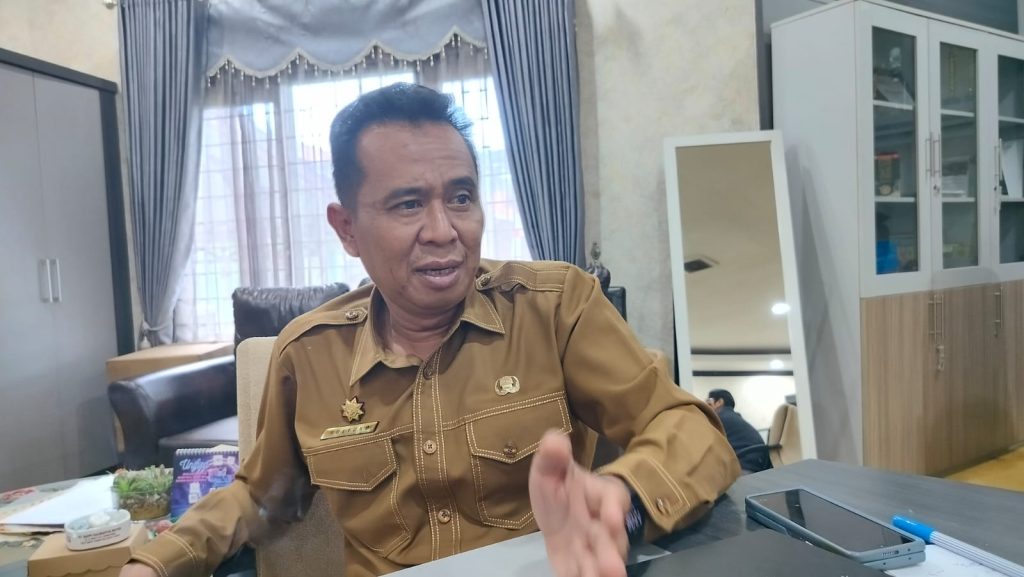 Mulyono, Kadisdikbud Kutim dalam wawancara di ruang kerjanya, Senin (10/6/2024).