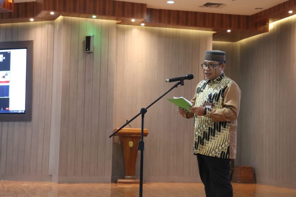 Achmad Junaidi, Kepala DP2KB Kutim saat memberikan sambutan acara Pelaksanaan Intervensi Serentak Pencegahan Stunting 2024 Tempat di Ruang Meranti Kantor Bupati Kutim, Kamis (13/6/2024) (Ahmad/GOnews.id)