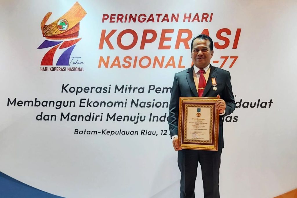 Nuruholis terima penghargaan Tokoh Penggerak Koperasi Nasional