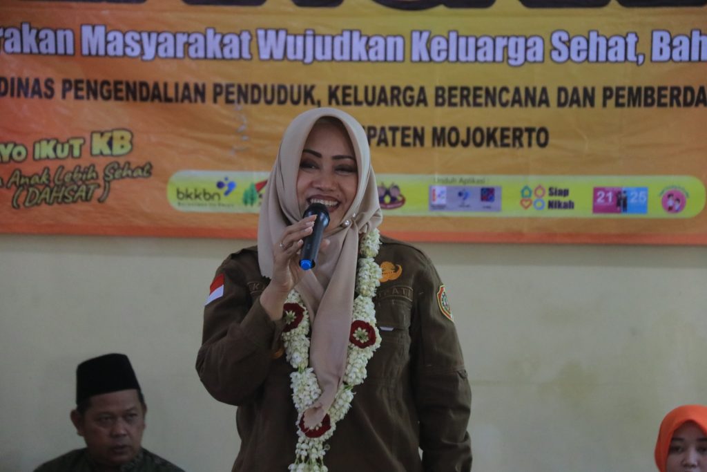 Menggugah BerKB, Pemkab Mojokerto Gelar Gema Sahaja Ikfina Fahmawati, Bupati Mojokerto