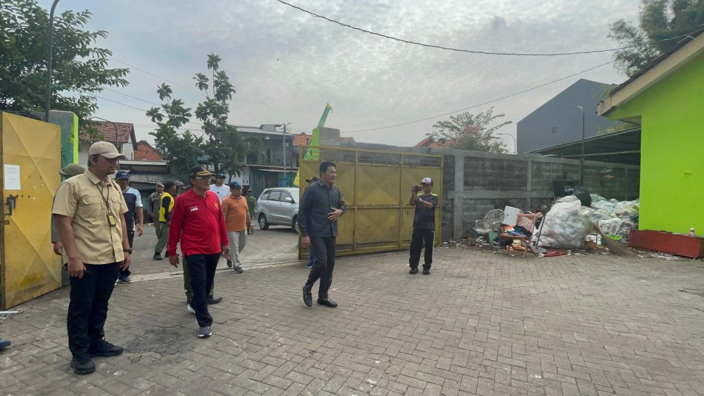 Mengintip Sidak Sampah di Ngingas: Langkah Tegas Plt Bupati Subandi Subandi, PLt Bupati Sidoarjo