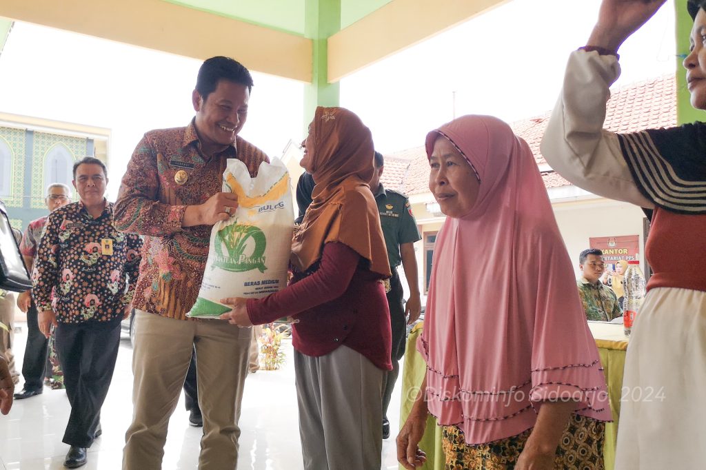 Subandi, Plt. Bupati Sidoarjo saat diwawancarai awak Media (Yunda/Gonews.id)