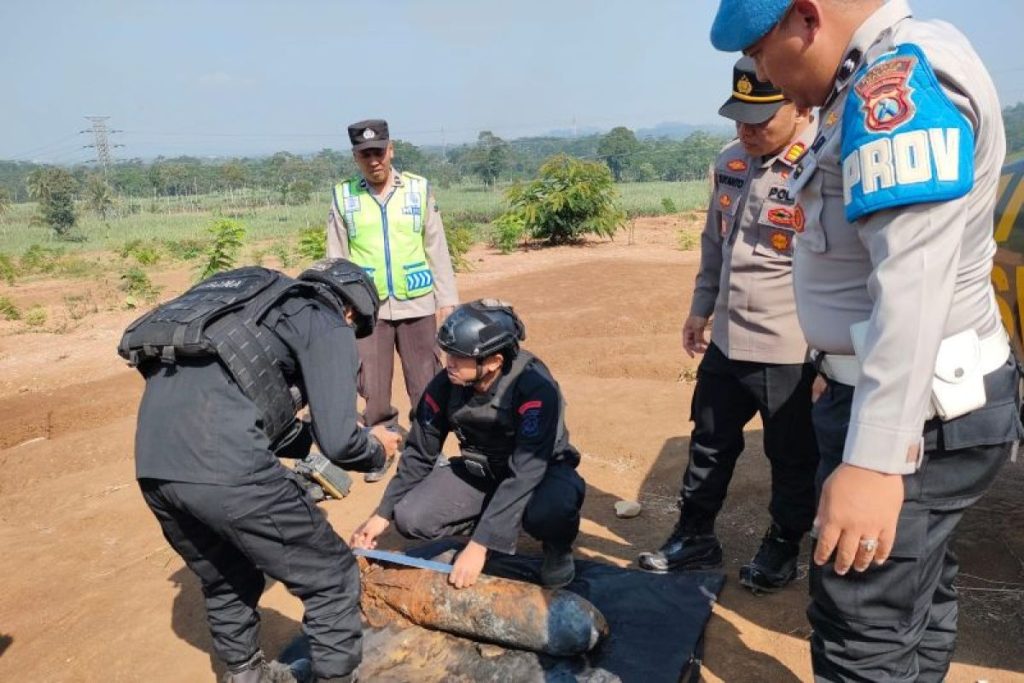 Pemusnahan bom Malang