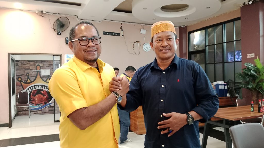 NasDem dan Golkar Bersatu, Dinamika Politik Pilkada Kutim Semakin Memanas Kasmidi Bilang (Baju kuning) bersama Arfan Ketua DPC Nasdem Kutim