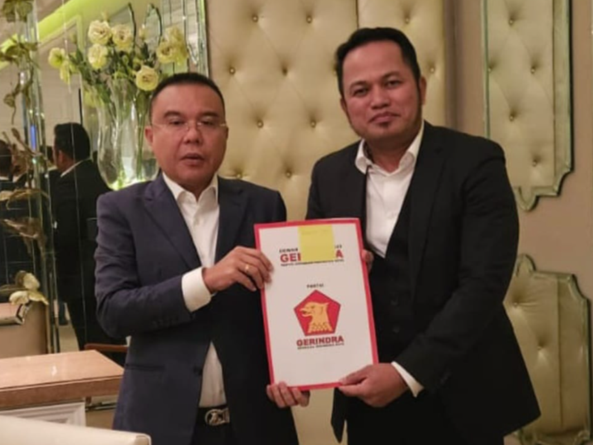 Pilgub Kaltim 2024, Gerindra Dukung Harum-Seno Rudy Mas’ud (kanan) saat menerima surat rekomendasi dari Ketua Harian DPP Partai Gerindra Sufmi Dasco Ahmad (kiri). (Golkar Kaltim)
