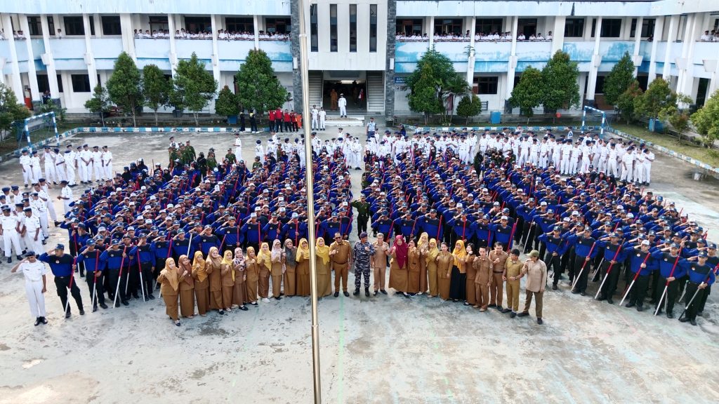 Kasmidi Bulang, Wakil Bupati Kutim buka pembaretan Siswa SMKN 2 Sangatta Utara, Senin (22/7/2024) (Ahmad/Gonews)