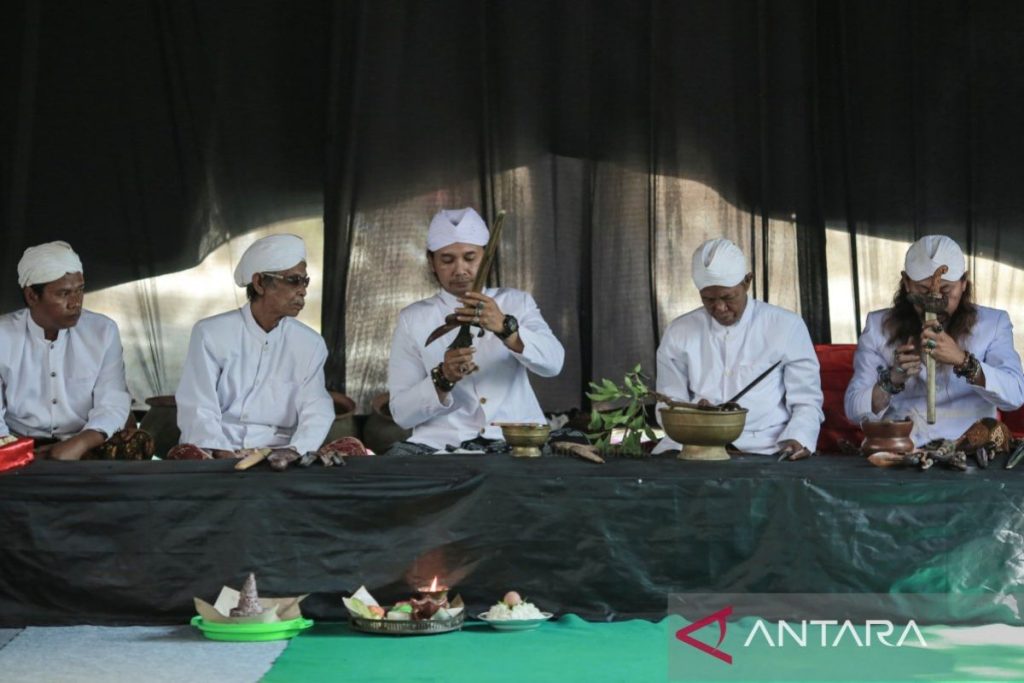 Penjamasan Keris di Sumenep
