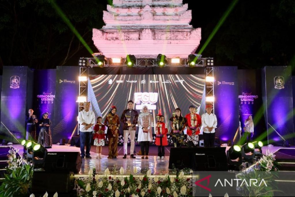 Festival Gending Using,