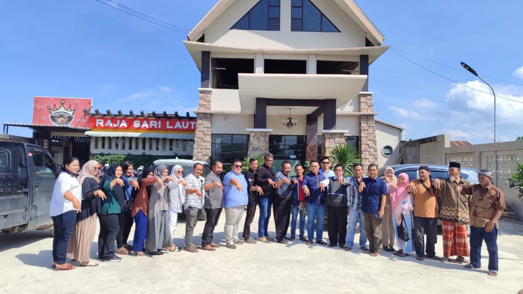 Mahyunadi, Bakal Calon Wakil Bupati Kutim silaturrahmi dengan pendukung Acara yang berlangsung di Jalan Wahab Syahranie, Pendidikan, Raja Sari Laut, Sangatta, Kutim pada Kamis (4/7/2024)