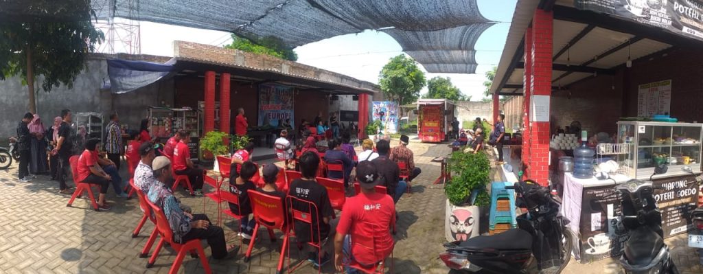 Wayang Potehi Gudo Jombang Gemakan Yalal Wathon di Eropa Syukuran Atas Kembalinya Tim Wayang Potehi Gudo Jombang Usai Tour Eropa, Mementaskan Pagelaran Wayang di UNESCO. (Anggit)