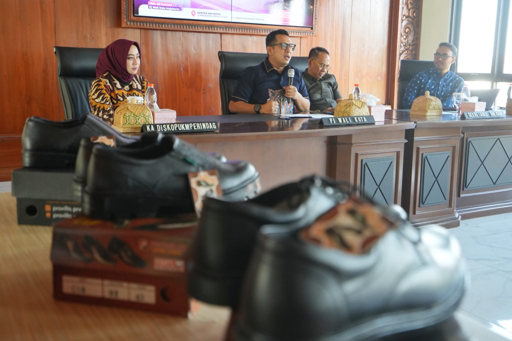 Pelatihan Pengelolaan Bisnis dan Manajemen Wirausaha 2024 di Gedung Sentra IKM Batik Maja Bharama Wastra, Gunung Gedangan, Magersasri, Kota Mojokerto.