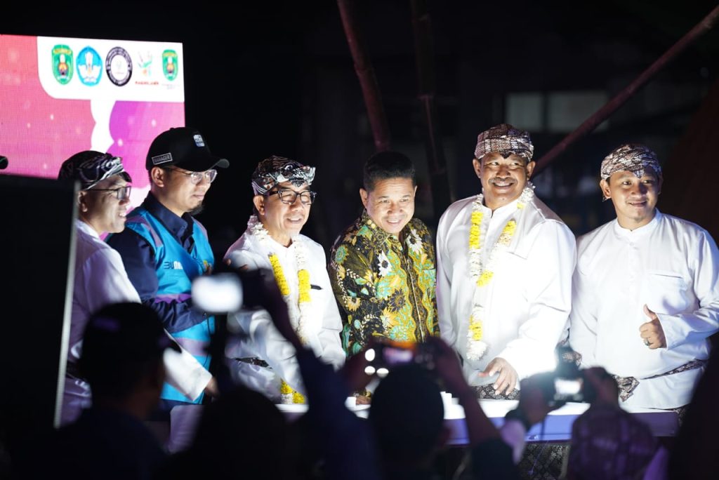 Ketua DPRD Hadiri Peresmian Listrik 24 Jam PLN di Desa Sekerat joni, Ketua DPRD Kutim saat menghadiri Peluncuran layanan 24 jam PLN desa Sekerat, Selasa (16/7/2024)