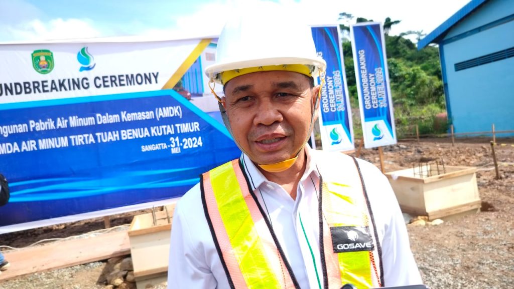 Joni, Ketua DPRD Kutim saat menghadiri Groundbreaking Pabrik AMDK Perumdam Tirta Tuah Benua, Jumat (31/5/2024) (Ahmad/GOnews)