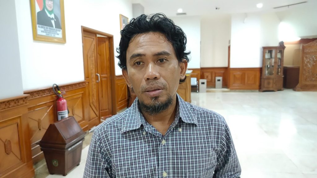 Jimmi, Anggota Komisi C DPRD Kutim saat diwawancarai di Gedung DPRD Kutim (Ahmad/Gonews)