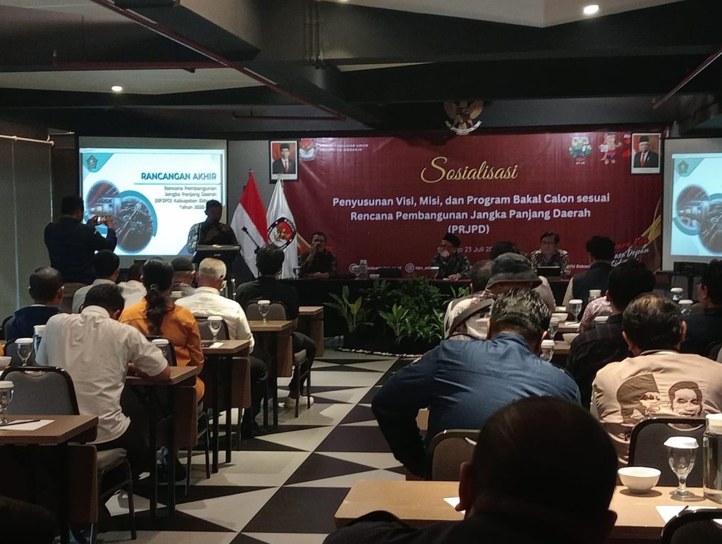Sosialisasi KPU Sidoarjo: Menyusun Visi, Misi, dan Program Berdasarkan RPJPD KPU Sidoarjo gelar Sosialisasi penyusunan visi, misi dan program bakal calon sesuai RPJPD di Hotel Luminor, Selasa (23/7/2024).