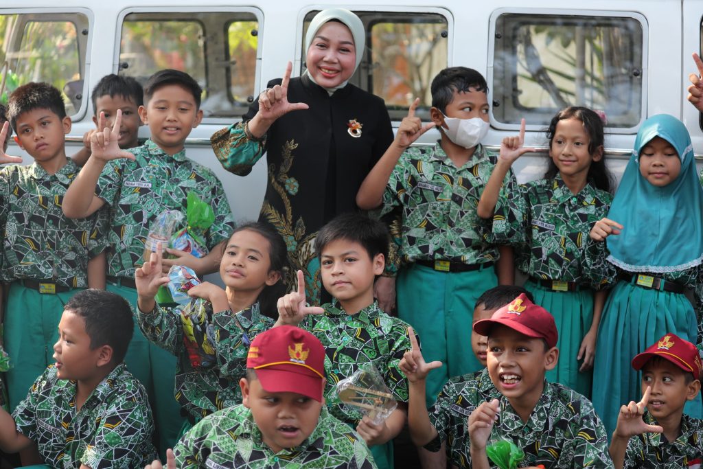 Hari Anak Nasional 2024 di Sidoarjo, dr Sriatun Ajak Orang Tua Didik Anak Cinta Seni dan Budaya Peringatan Hari Anak Nasional di Sidoarjo