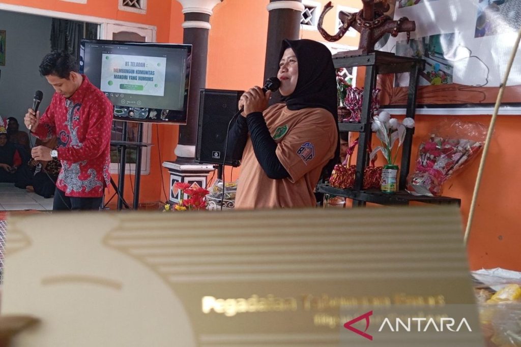 RT-028 Waru Unggulkan Bank Sampah
