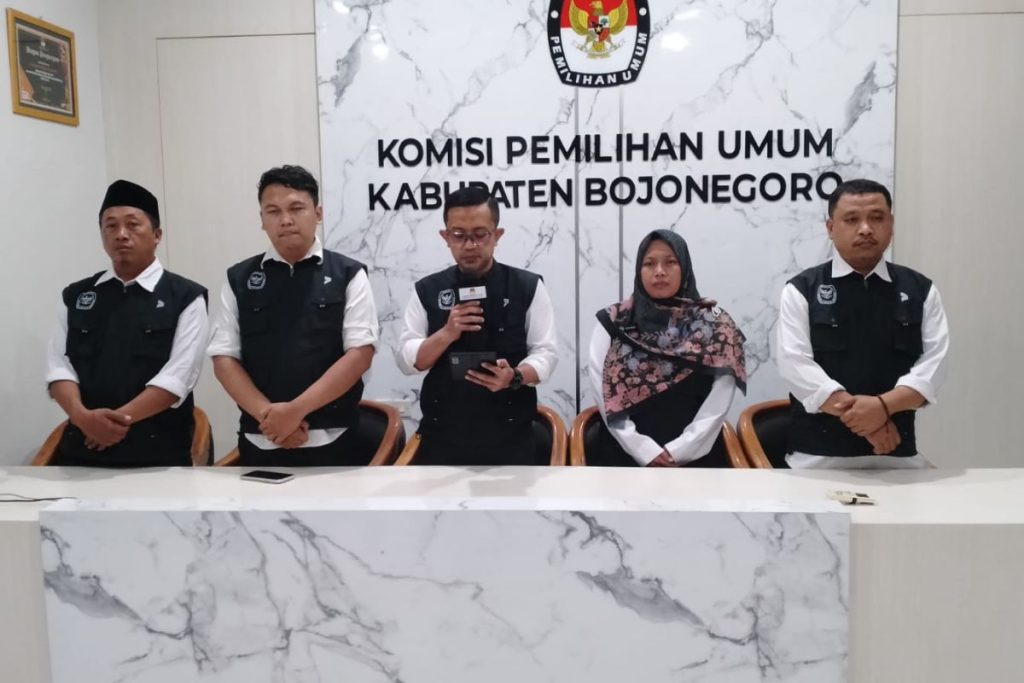 KPU Bojonegoro Teliti Berkas, Perbaikan Administrasi Mulai 6 September penvcalonan pilkada 2024