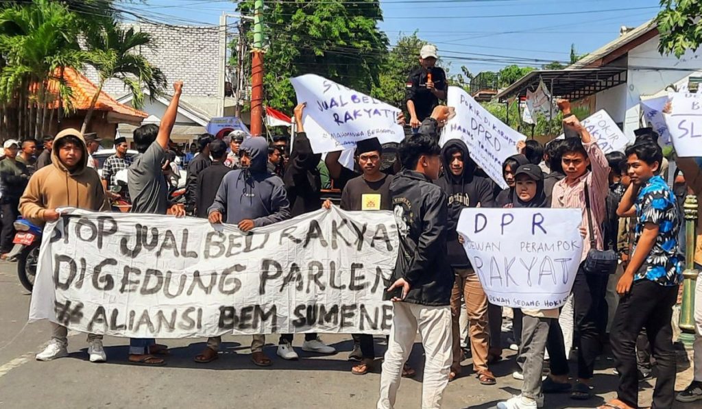 BEM Sumenep Unjuk Rasa Soroti Program Pokir DPRD Unjuk Rasa BEM Sumenep