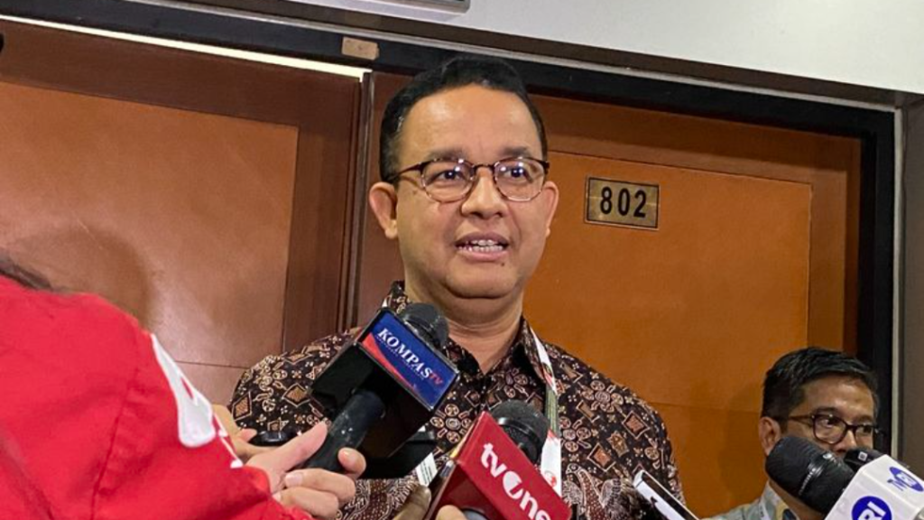 Mantan Gubernur DKI Jakarta Anies Baswedan menghadiri Musyawarah Nasional ke-IV Ikatan Keluarga Pahlawan Nasional (IKPN) di Kementerian Pertahanan, Jakarta Pusat, Sabtu (27/7/2024). (KOMPAS.com/NIRMALA MAULANA A)