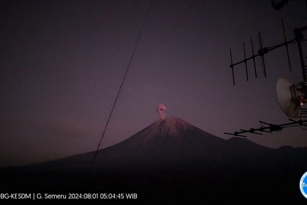 139 Detik Semeru Erupsi Siaga Awan Panas