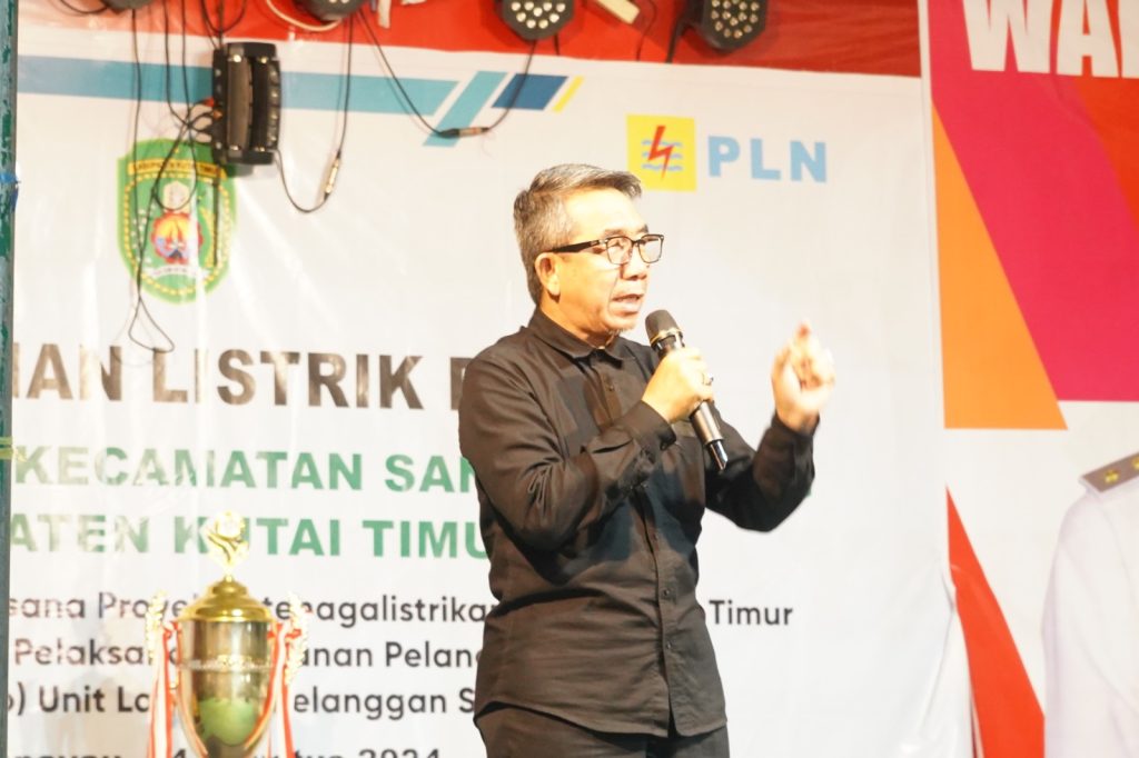 Penyalaan listrik 24 jam di salah satu rumah warga di Desa Sempayau. Foto: Irfan/Pro Kutim