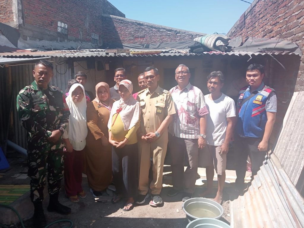 Dr. Koen Irianto Uripan untuk memberikan bantuan pembuatan jamban