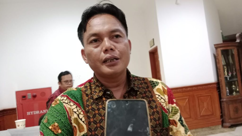 Siang Geah, Anggota DPRD Kutim saat diwawancaria di Gedung DPRD Kutim (Ahnmad/Gonews)