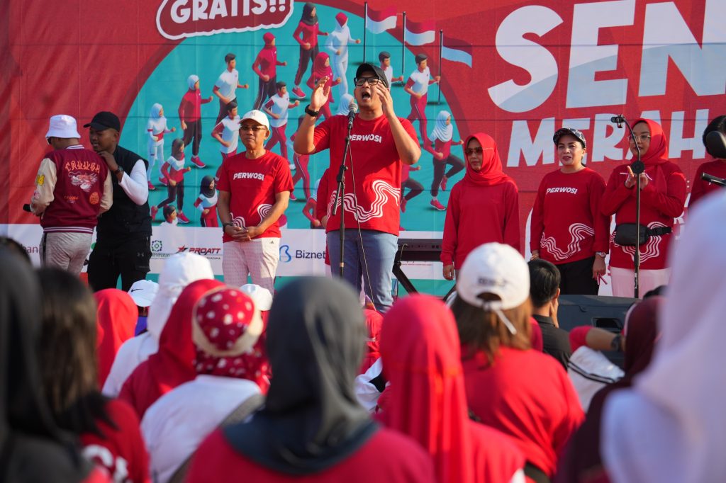 Senam Merah-Putih di Kota Mojokerto Meriahkan HUT RI ke-79 (Pj.) Wali Kota Mojokerto, Moh. Ali Kuncoro bersama ratusan masyarakat mengikuti acara Senam Merah-Putih di Parkir Timur GOR Seni Majapahit, Minggu(18/8/2024).