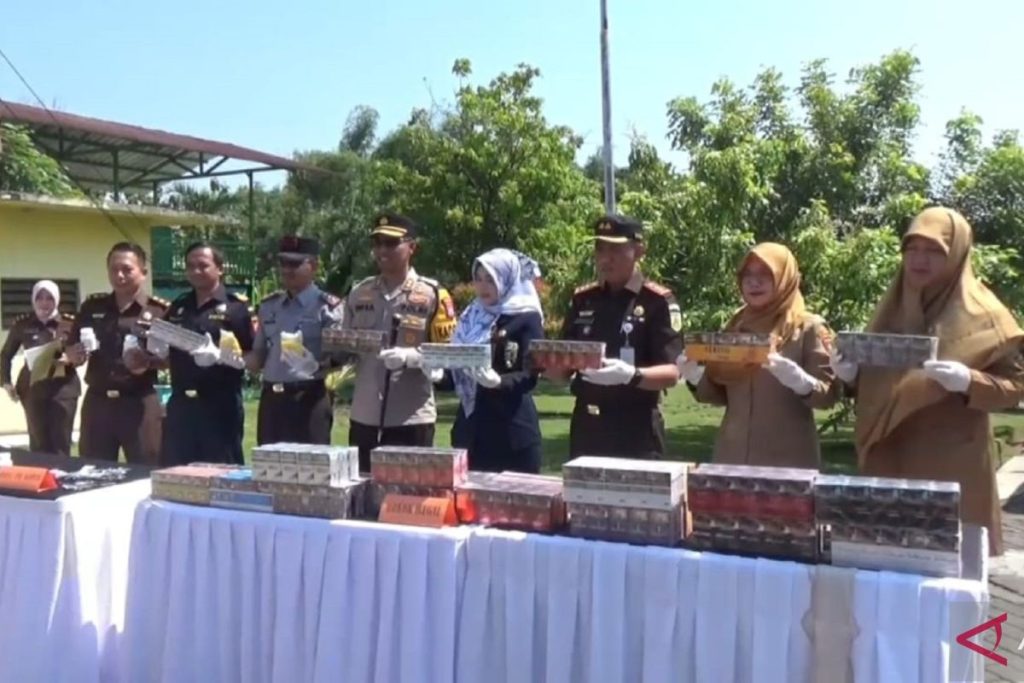 Pemusnahan rokok illegal dan Narkotika di Ngawi