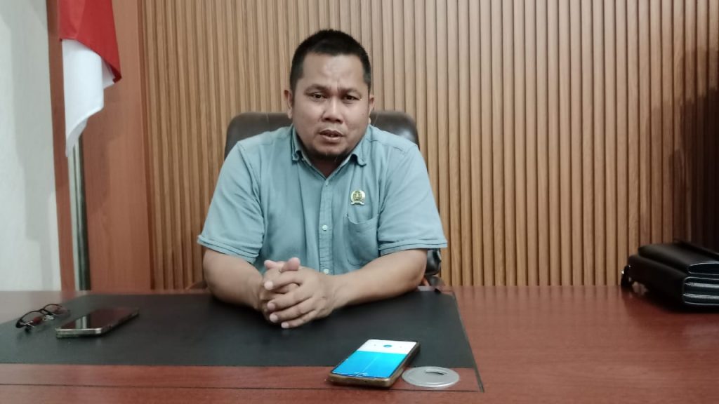Aidil Fitri: Petani Kutim Butuh Bibit Sawit Berkualitas Aidil Fitri, Anggota DPRD Kutim saat diwawancarai di Ruang Kerjanya (Ahmad/GOnews)