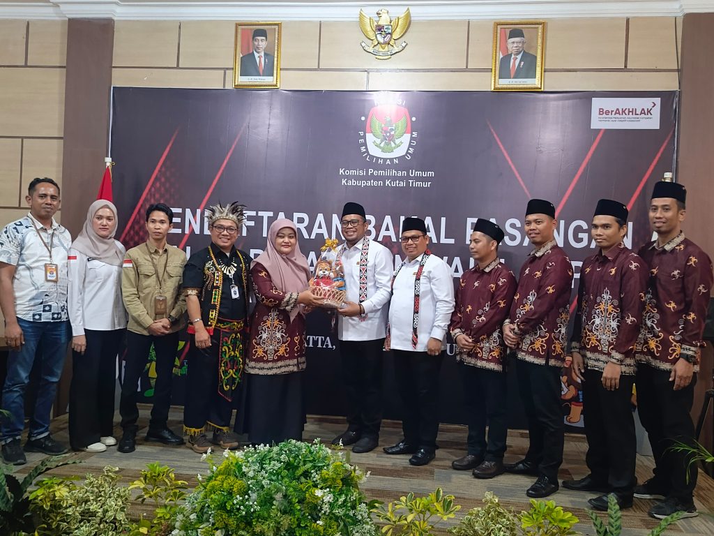 KPU Kutim Nyatakan Berkas KB-Kinsu Lenkap KPU Kutim Menerima pendaftaran Pasangan Kamidi Bulang dan Lulu Kinsu